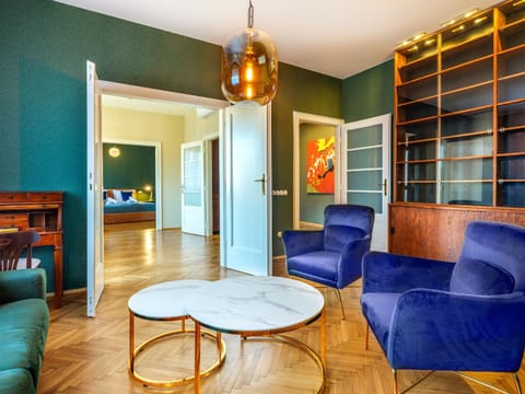 Living room, Seating area