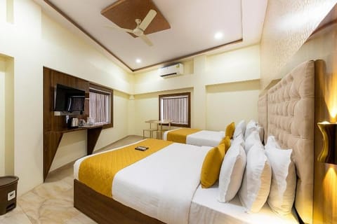 Bed, TV and multimedia, Coffee/tea facilities, View (from property/room), Bedroom, Family, Quiet street view