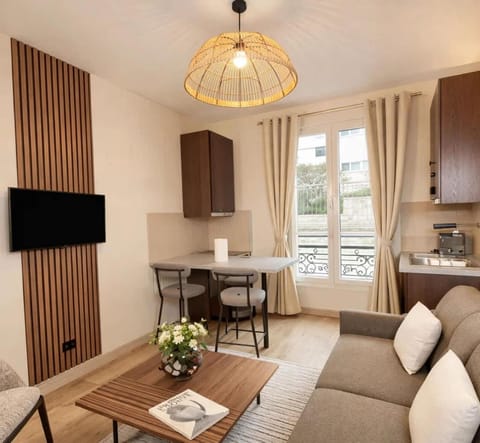 TV and multimedia, Kitchen or kitchenette, Living room, Seating area