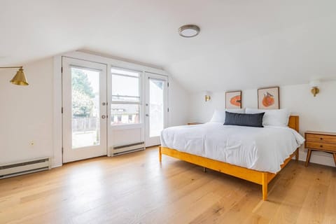 Quintessential Queen Anne charmer w 7Beds4Baths House in Queen Anne