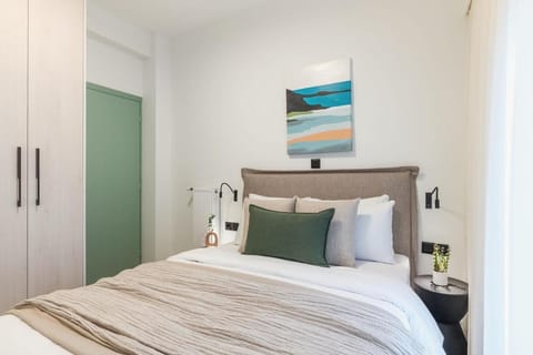 Peacefull Family APT W Sunny Balcony in Kallithea Apartment in Kallithea