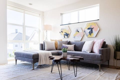 Stroll to PikeSpace Needle from a Cap Hill Loft House in Capitol Hill