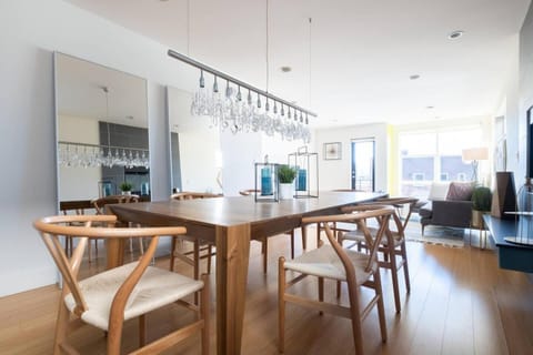 Stroll to PikeSpace Needle from a Cap Hill Loft House in Capitol Hill