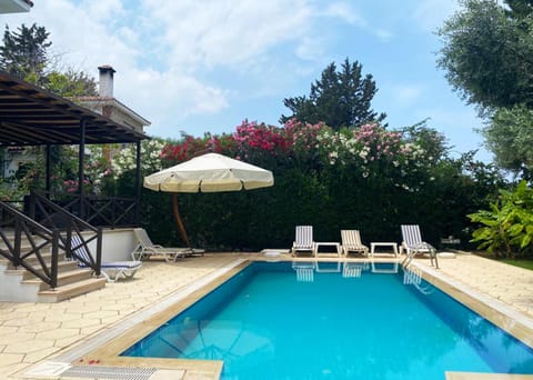 Patio, Day, Pool view, Swimming pool, Swimming pool, sunbed