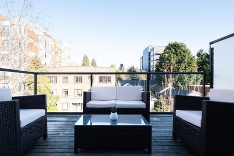 Walk to Space Needle from a Vibrant Cap Hill Loft House in South Lake Union