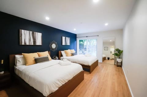 Walk to Space Needle from a Vibrant Cap Hill Loft House in South Lake Union