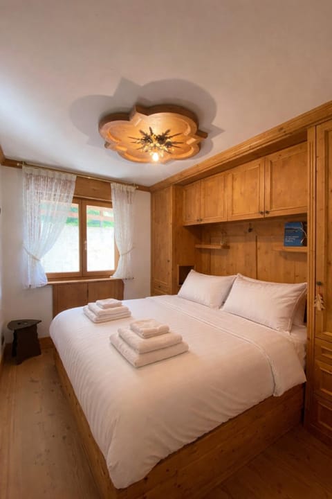 Bed, Photo of the whole room, Bedroom, towels, wardrobe