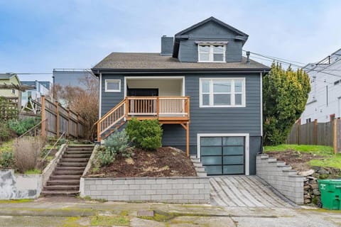 Spacious 9BR Ballard Craftsman perfect for groups House in Phinney Ridge