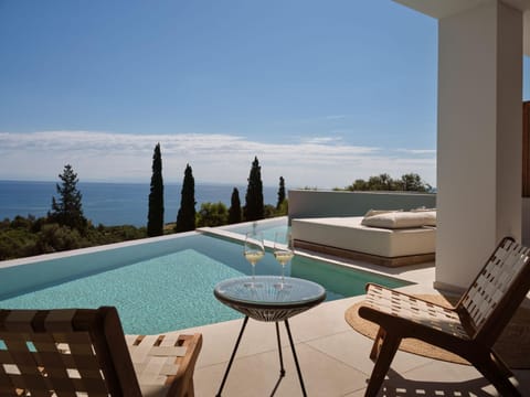 Day, Natural landscape, View (from property/room), Balcony/Terrace, Pool view, Sea view, Swimming pool, sunbed