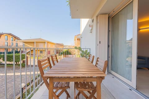 Lakeside & Station - Maison Elvian Apartment in Desenzano del Garda