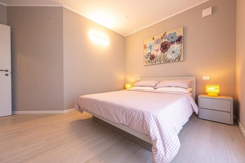 Lakeside & Station - Maison Elvian Apartment in Desenzano del Garda