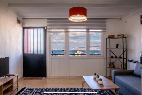 3-storey detached house with a view in the city center House in Izmir