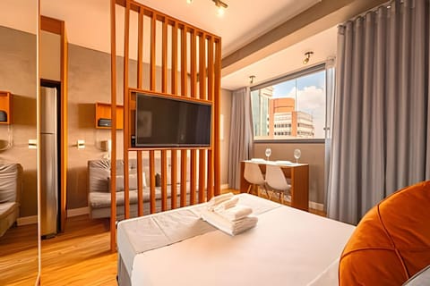 Bed, TV and multimedia, Bedroom