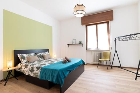 Three bedroom Central flat Near train station Apartment in Como