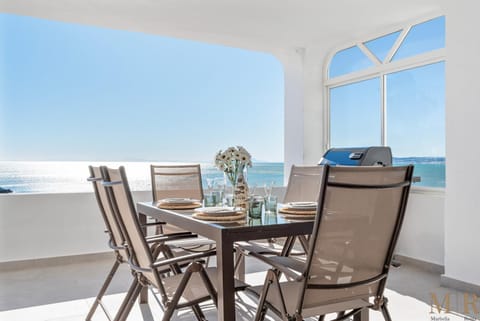 Seating area, Dining area, Sea view