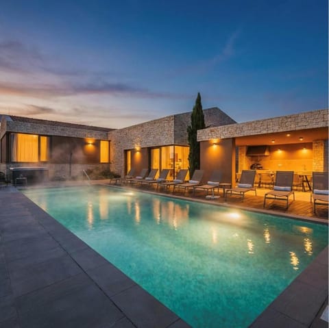 Swimming pool