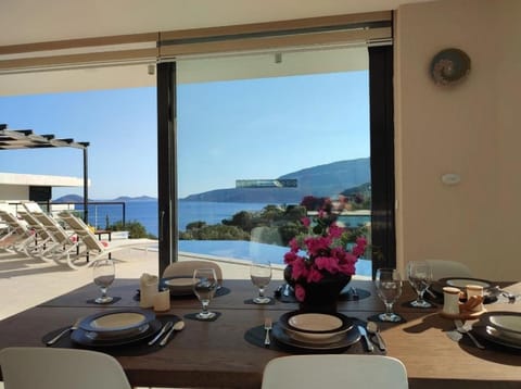 Day, View (from property/room), Balcony/Terrace, Dining area, Mountain view, Pool view, Sea view, Swimming pool