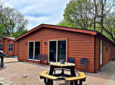 Put-in-Bay Island Club #109 House in South Bass Island