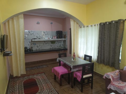 Communal lounge/ TV room, Bed, TV and multimedia, Kitchen or kitchenette, Living room, Seating area, Bedroom, Guests, Guests, group of guests, group of guests, Parking, furniture, furniture, furniture, kitchen, kitchen, air conditioner, air conditioner