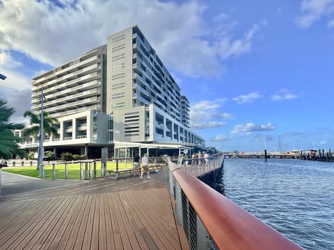Property building, Restaurant/places to eat