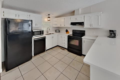 Put-in-Bay Island Club #105 House in South Bass Island