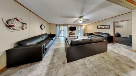 Put-in-Bay Island Club #98 House in South Bass Island