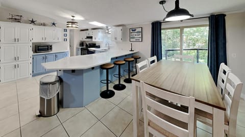 Put-in-Bay Island Club #95 House in South Bass Island