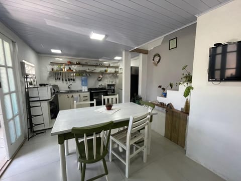 Dining area, kitchen