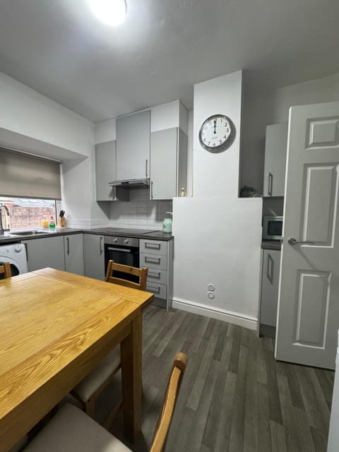 Hillside Stays - Cosy 2 Bed Bungalow, Pet Friendly House in Blackpool