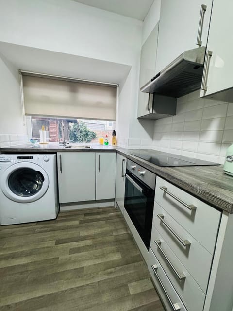 Hillside Stays - Cosy 2 Bed Bungalow, Pet Friendly House in Blackpool