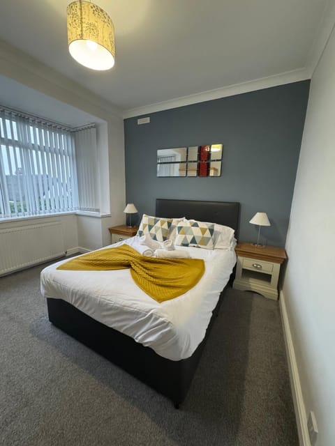 Hillside Stays - Cosy 2 Bed Bungalow, Pet Friendly House in Blackpool