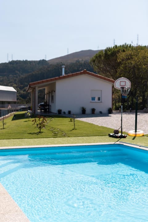 Property building, Spring, Day, Natural landscape, Mountain view, Pool view, Swimming pool, Swimming pool, sunbed
