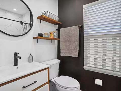 Toilet, Bathroom, towels