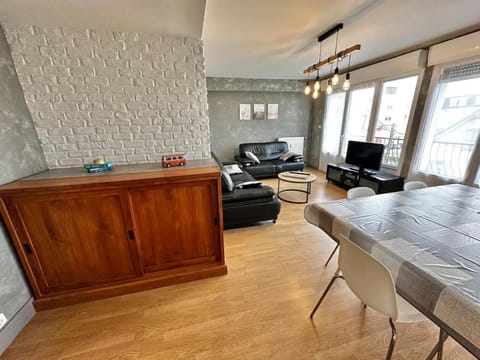 TV and multimedia, Living room, Dining area