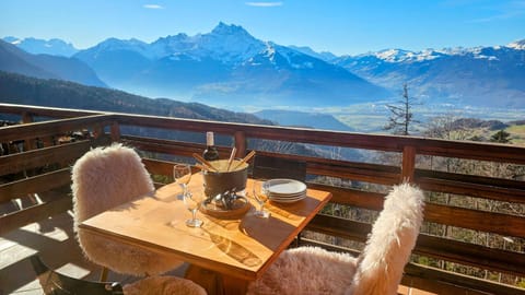 Balcony/Terrace, Balcony/Terrace, Mountain view