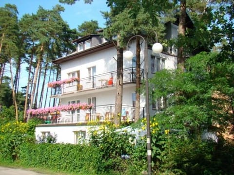 Property building, Day, Natural landscape, Garden view
