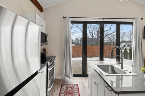 Peaceful Mini Home Near The Lake House in Canandaigua Lake