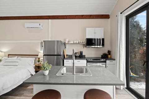 Peaceful Mini Home Near The Lake House in Canandaigua Lake