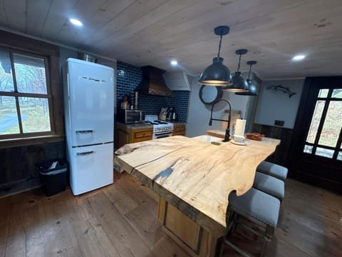 Stunning Cabin on Land Close to Lake Outdoor Area Cabin in Canandaigua Lake