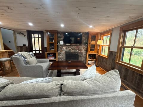 Stunning Cabin on Land Close to Lake Outdoor Area Cabin in Canandaigua Lake