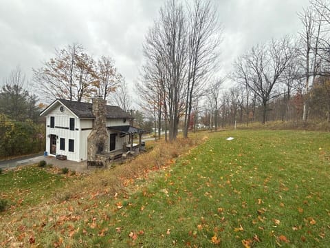 Stunning Cabin on Land Close to Lake Outdoor Area Cabin in Canandaigua Lake