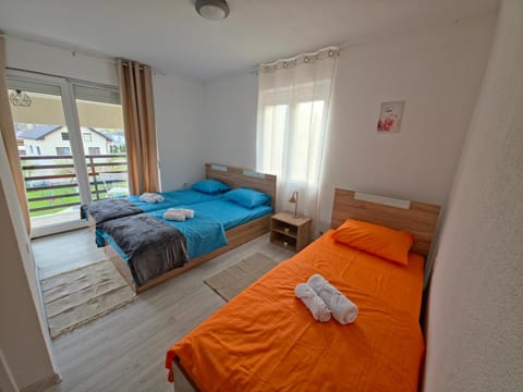 Bed, Balcony/Terrace, Photo of the whole room, Bedroom, towels