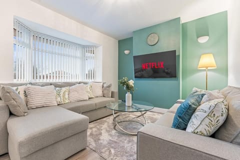TV and multimedia, Living room, Seating area