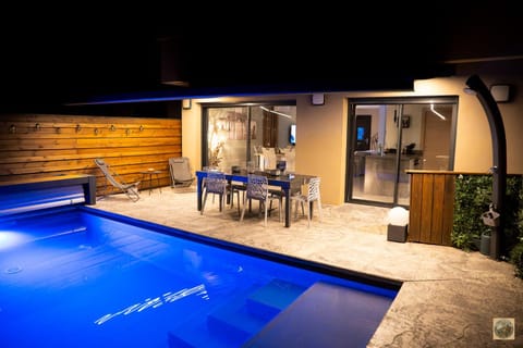 Patio, Night, Natural landscape, Balcony/Terrace, Dining area, Pool view, Swimming pool, sunbed