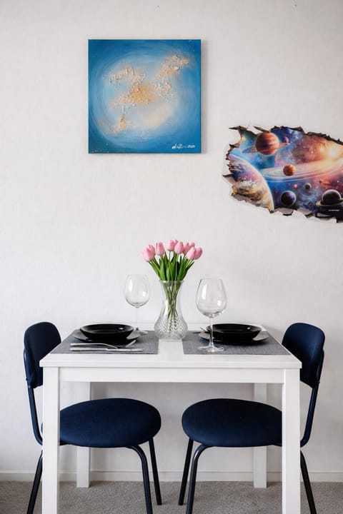 Decorative detail, Seating area, Dining area