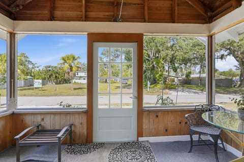 Charming 3 Bed Sarasota Home - Sleeps up to 10 House in Sarasota