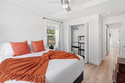 Charming 3 Bed Sarasota Home - Sleeps up to 10 House in Sarasota