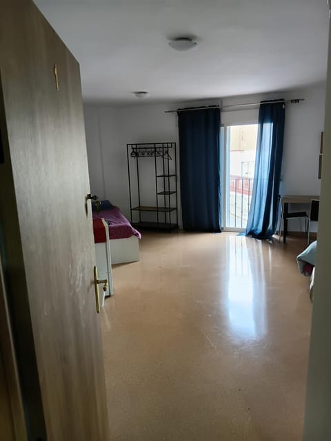 EMMI Guesthouse Bed and Breakfast in Alicante