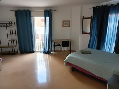 EMMI Guesthouse Bed and Breakfast in Alicante