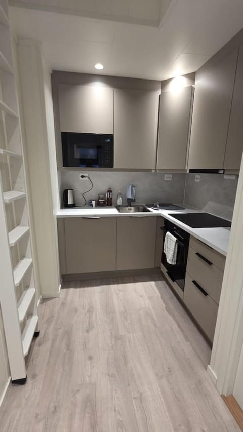 Arctic Nine - Room nr 6 - Central room on the island House in Tromso